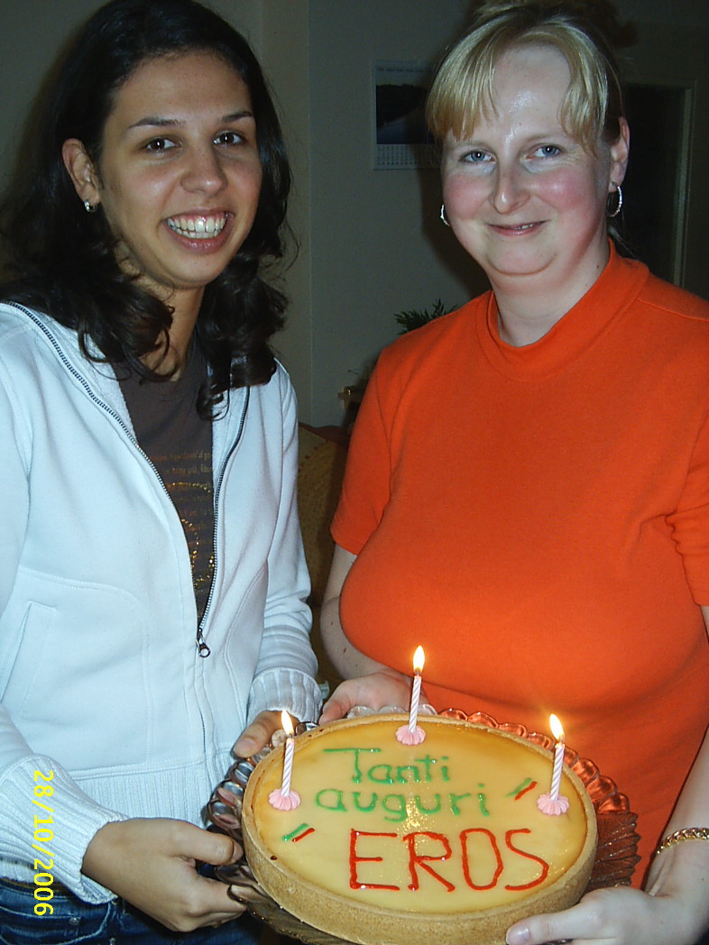 photo Jessica-Liane und der Geburtstags-Kuchen.JPG